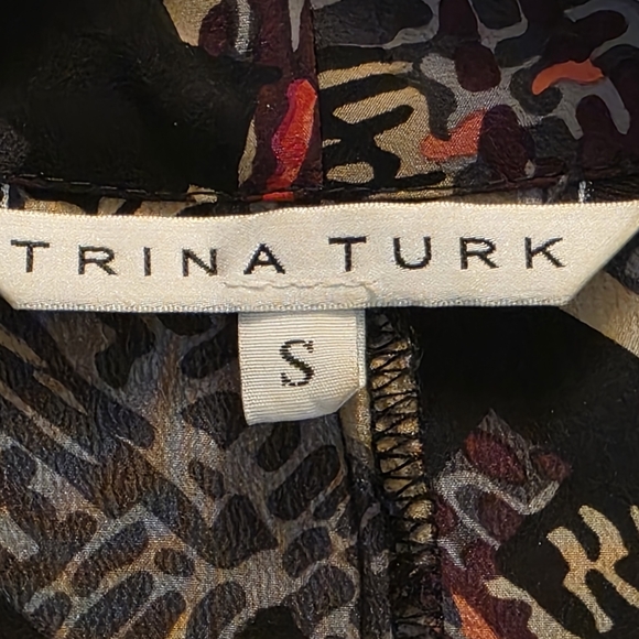 Trina Turk Red and Black Patterned Silk Blouse Size Medium - Picture 4 of 6